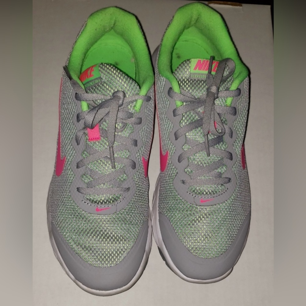 Nike women’s tennis shoes, sz10